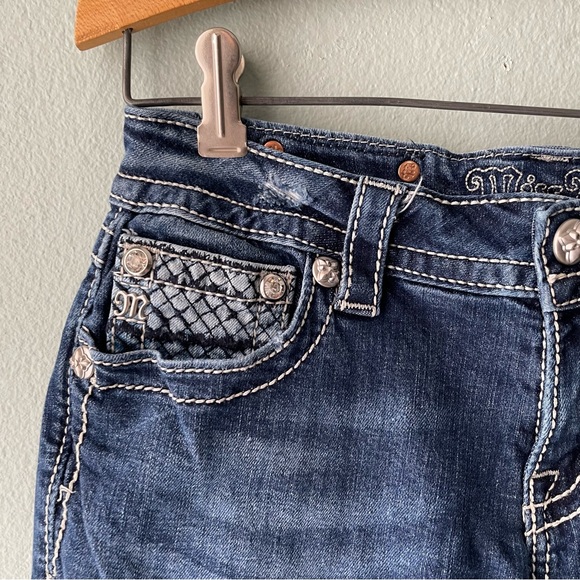 Miss Me | Dark Wash Low-Rise Embellished Cropped Capri Jeans - Picture 6 of 9